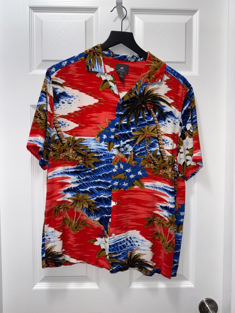 H&M Red, Blue & White Tropical Short-Sleeve Button-Down Shirt